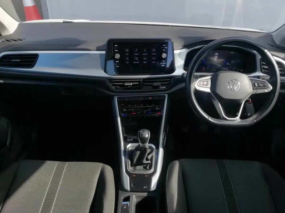2022-volkswagen-t-roc-10-tsi-life-big-2