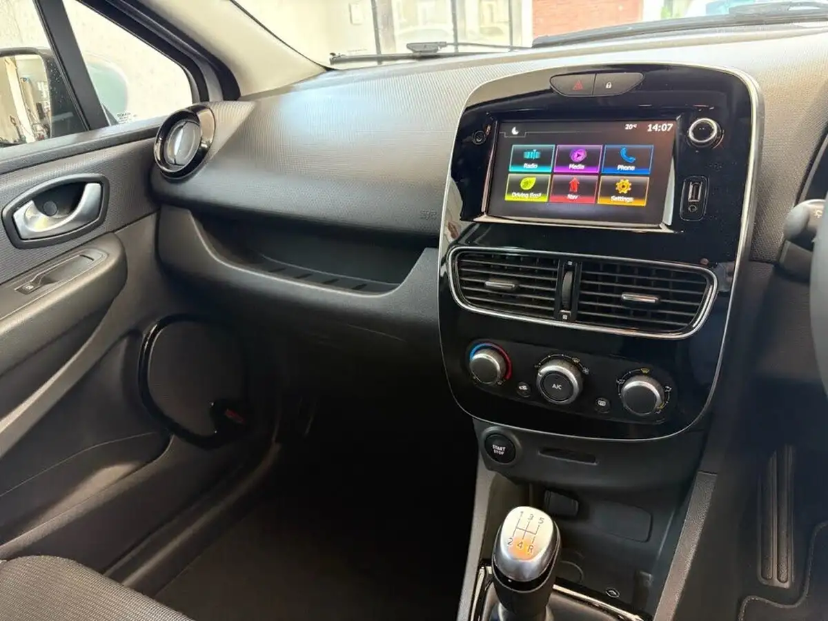 2019-renault-clio-09-tce-iconic-90ps-big-14