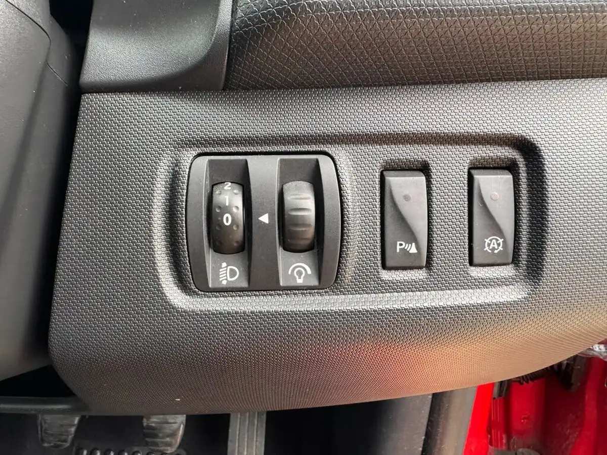 2013-renault-clio-15dci-dynamique-s-medianavss-big-23