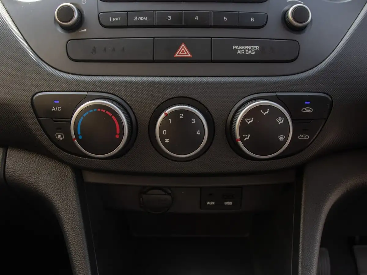 2017-hyundai-i10-10-se-big-28