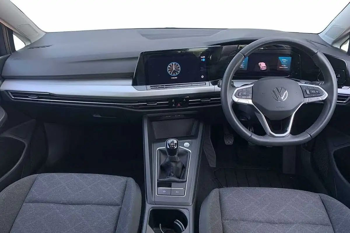 2023-volkswagen-golf-15-tsi-life-130ps-hatchback-big-9
