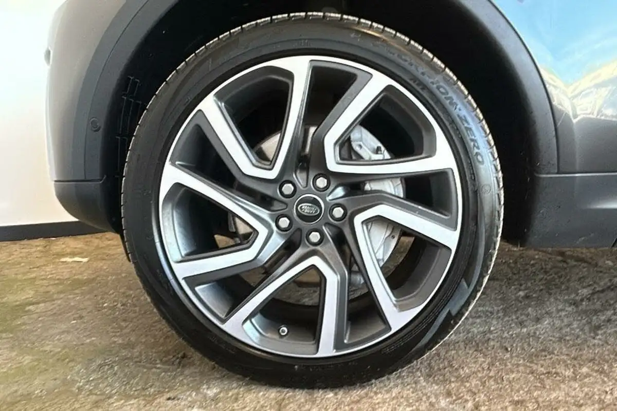 2019-land-rover-discovery-30-sd6-commercial-hse-big-30