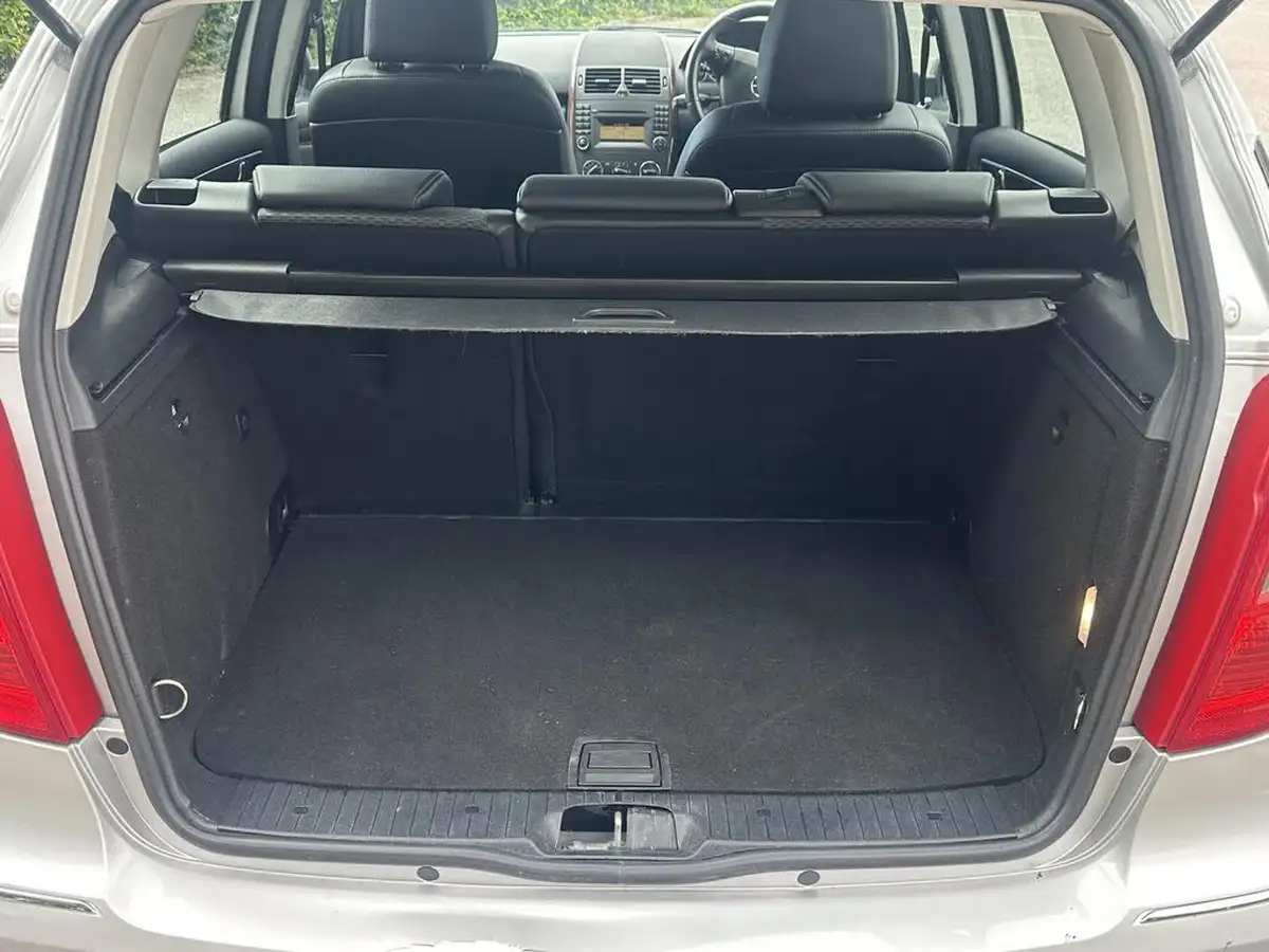 2011-mercedes-benz-a-class-15-a160-elegance-se-cvt-big-8