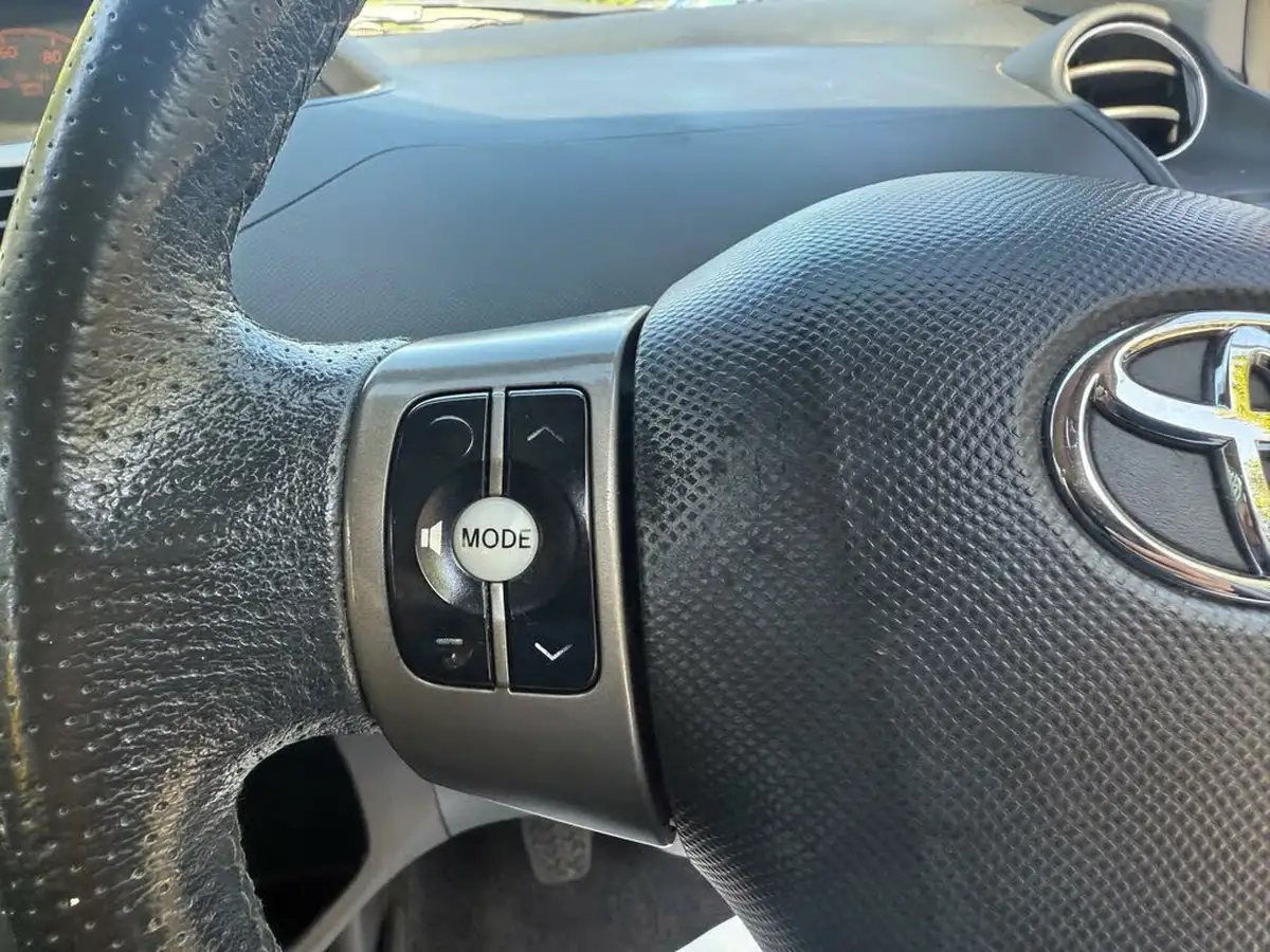 2011-toyota-yaris-133-t-spirit-vvt-i-101bhp-5d-big-15