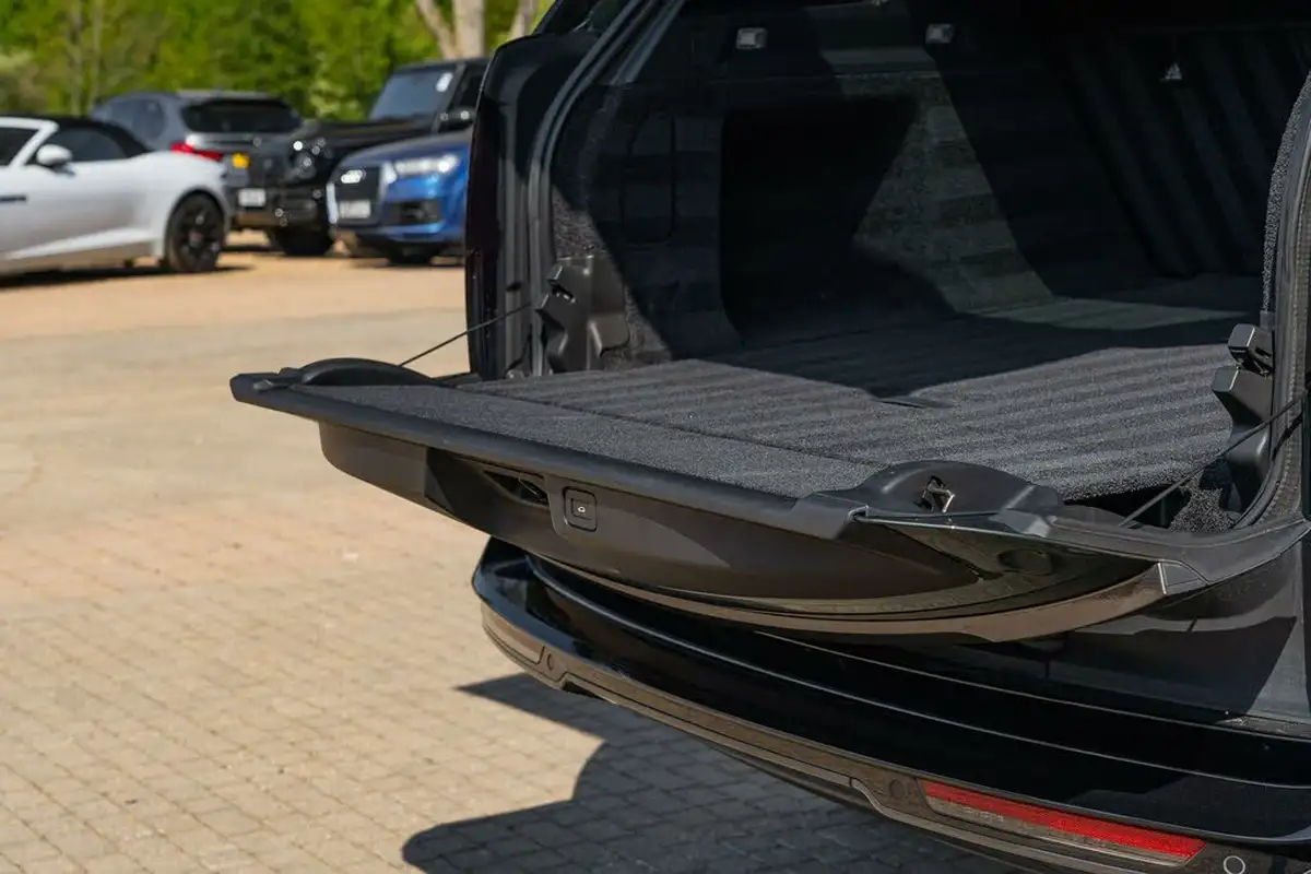 2023-land-rover-range-rover-30-d300-se-big-17