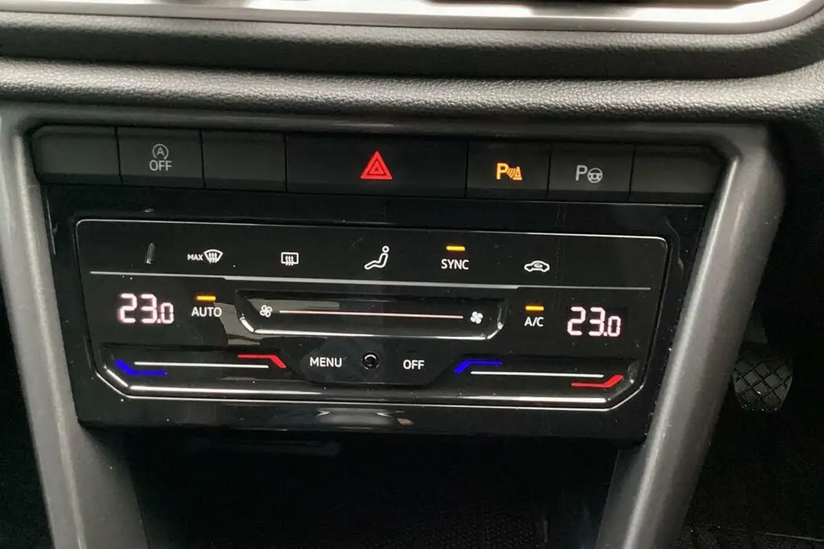 2022-volkswagen-t-roc-10-tsi-style-hatchback-5d-big-58