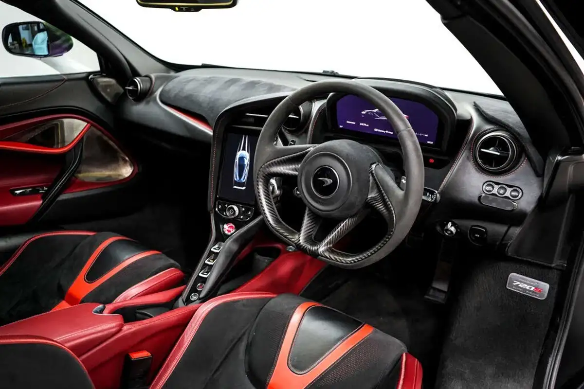 2019-mclaren-720s-40-luxury-big-14