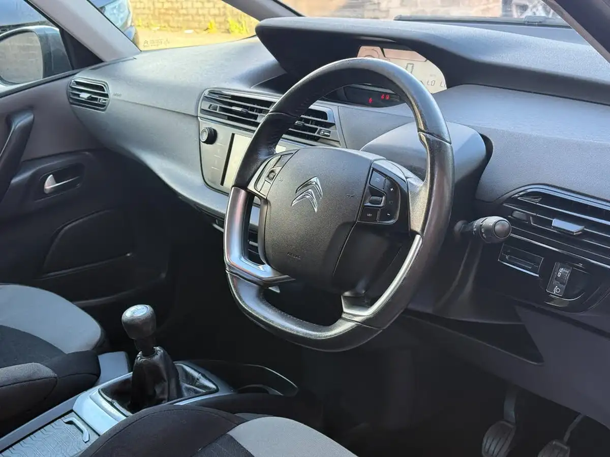 2014-citroen-grand-c4-picasso-16e-hdi-vtr-115ps-big-35