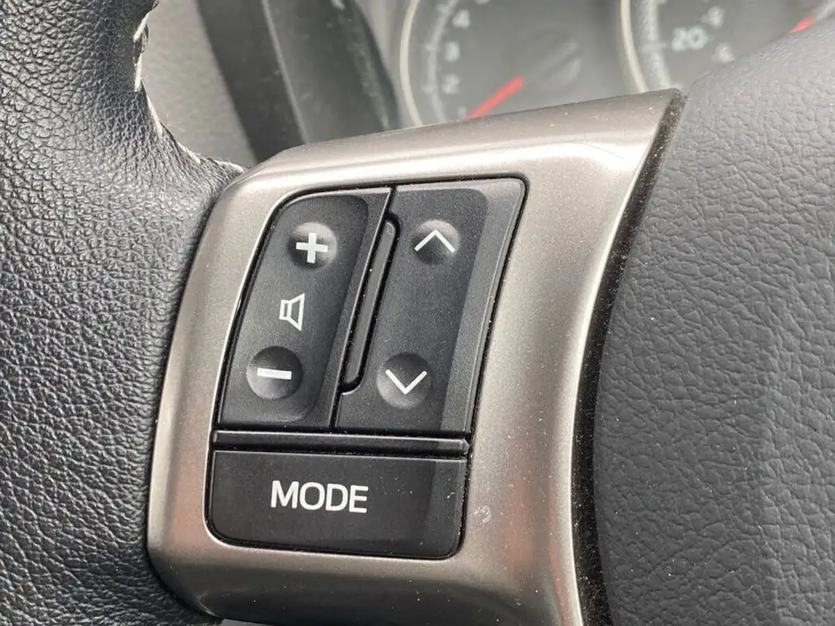 2015-toyota-yaris-133-icon-vvt-i-5d-big-40