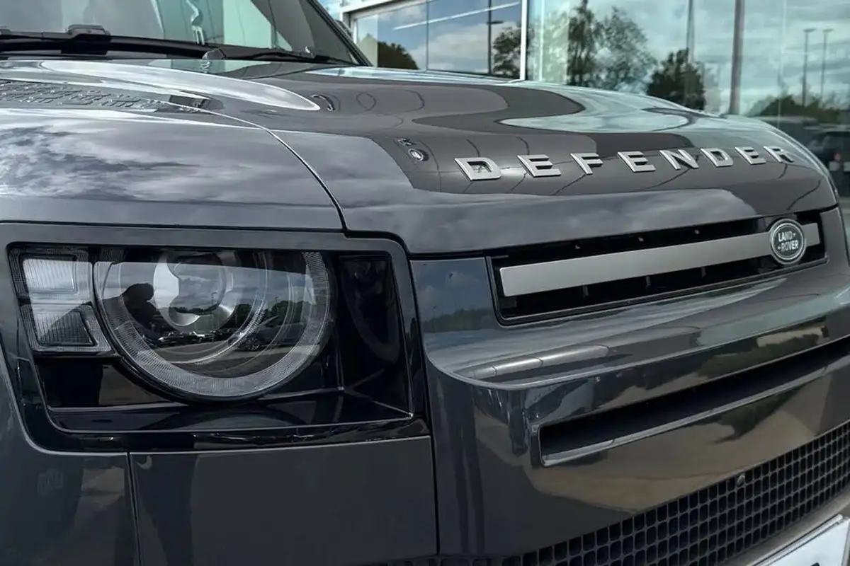 2024-land-rover-110-defender-30-d300-x-dynamic-hse-big-25