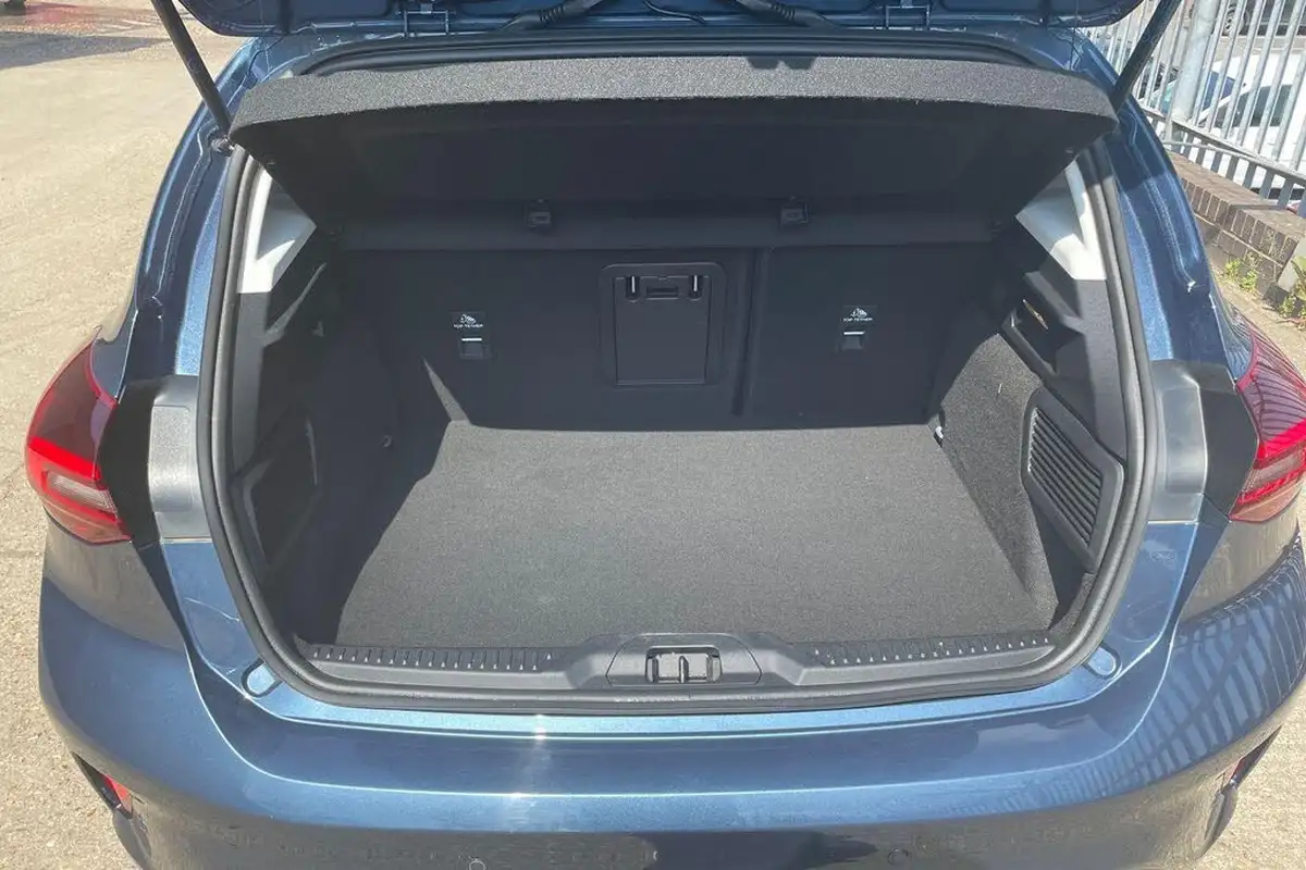 2022-ford-focus-10t-titanium-vignale-155ps-hybrid-mhev-hatchback-big-19