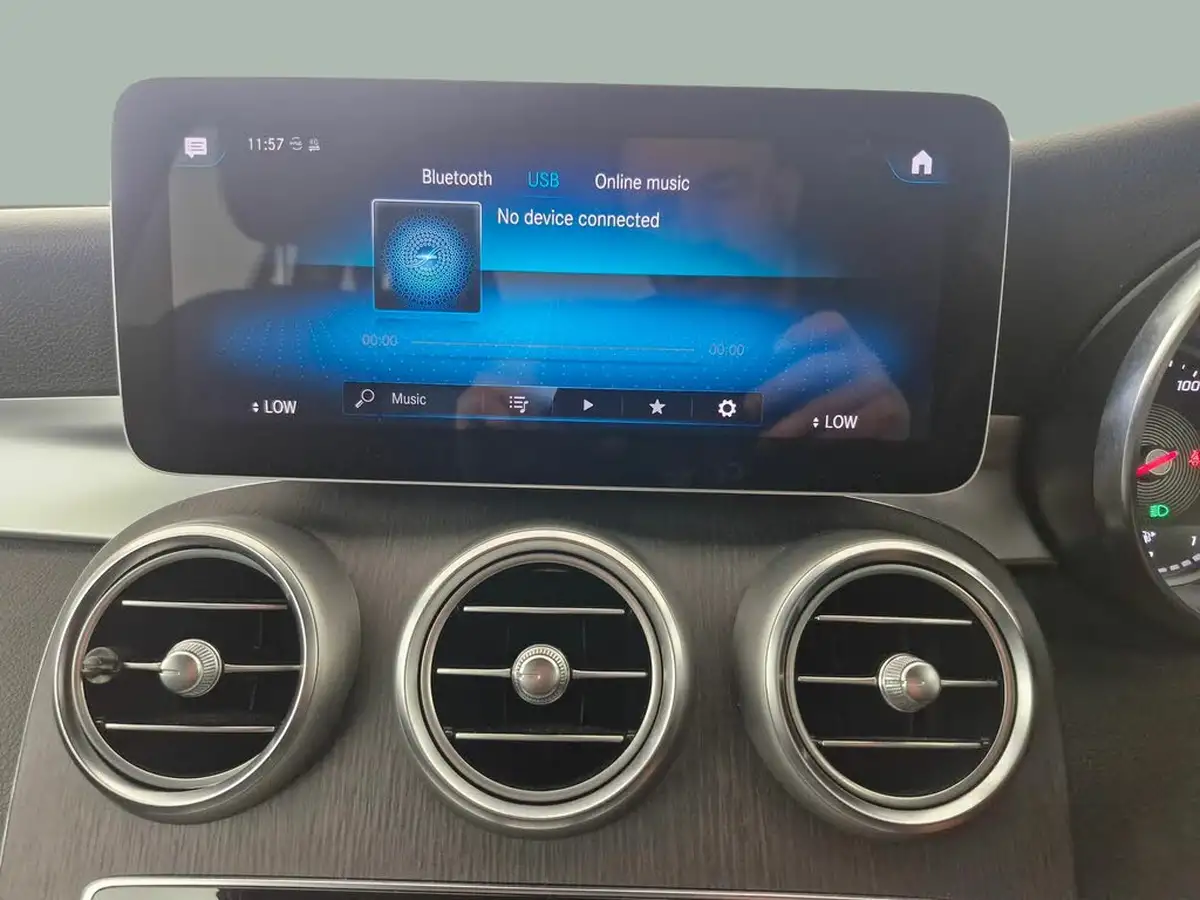 2020-mercedes-benz-glc-class-20d-glc220d-amg-line-station-wagon-5d-4matic-plus-big-35