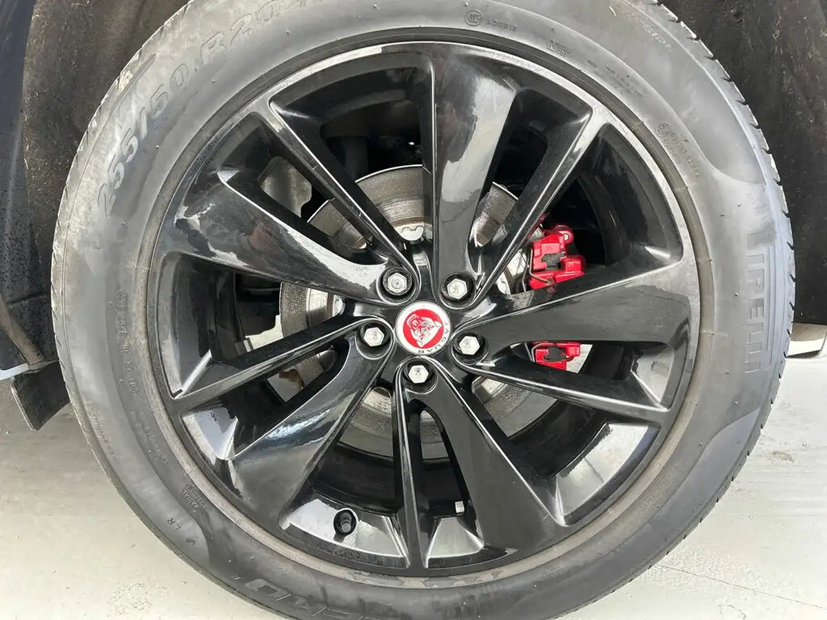 2022-jaguar-f-pace-20-d200-r-dynamic-black-big-14