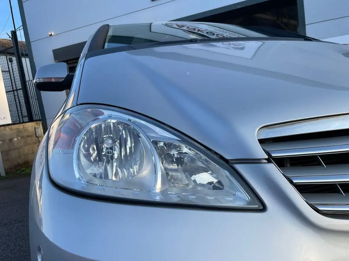 2011-mercedes-benz-a-class-15-a160-avantgarde-se-95bhp-5d-cvt-big-12