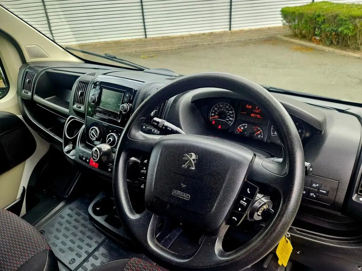 2016-peugeot-boxer-20-bluehdi-professional-335-l3-h2-big-13