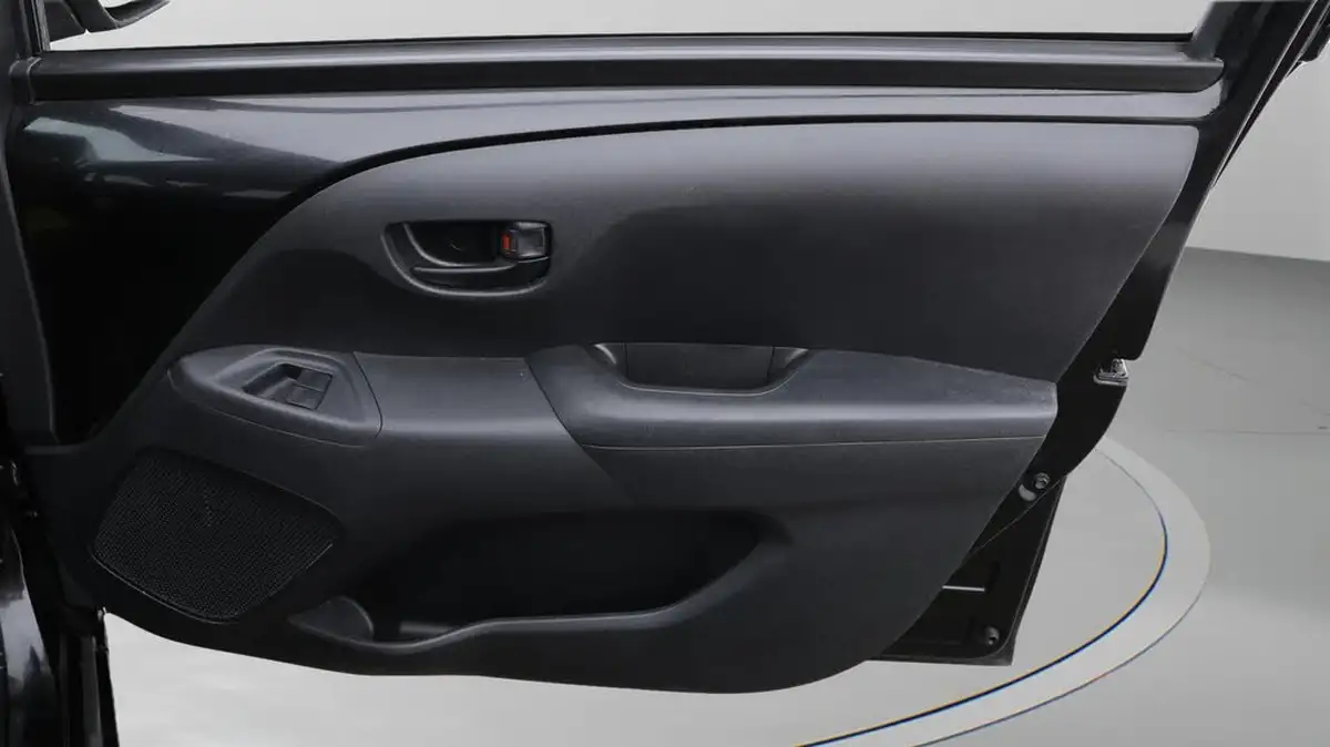 2018-peugeot-108-10-active-68bhp-hatchback-5d-big-15