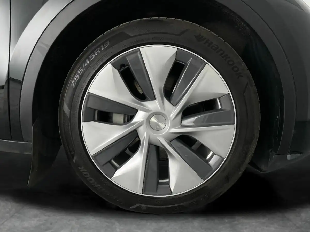 2023-tesla-model-y-e-rwd-big-40