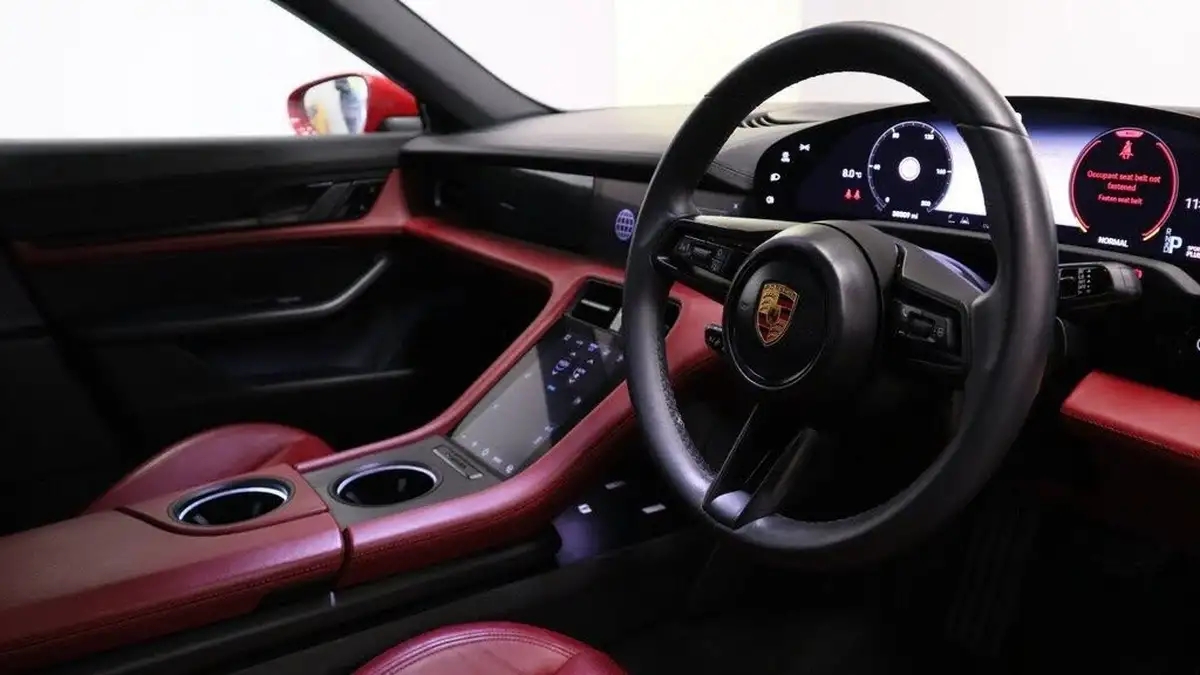 2021-porsche-taycan-e-base-476ps-performance-battery-plus-big-4
