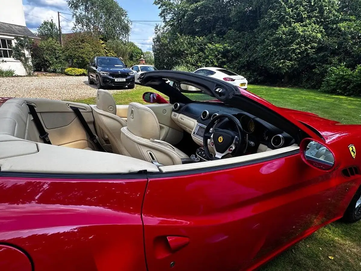 2010-ferrari-california-43-big-39