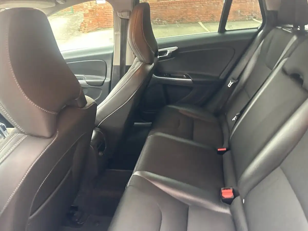 2016-volvo-v60-20td-d2-se-nav-big-25