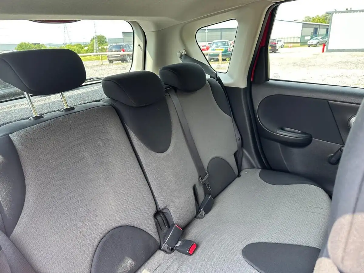 2011-nissan-note-14-visia-big-14
