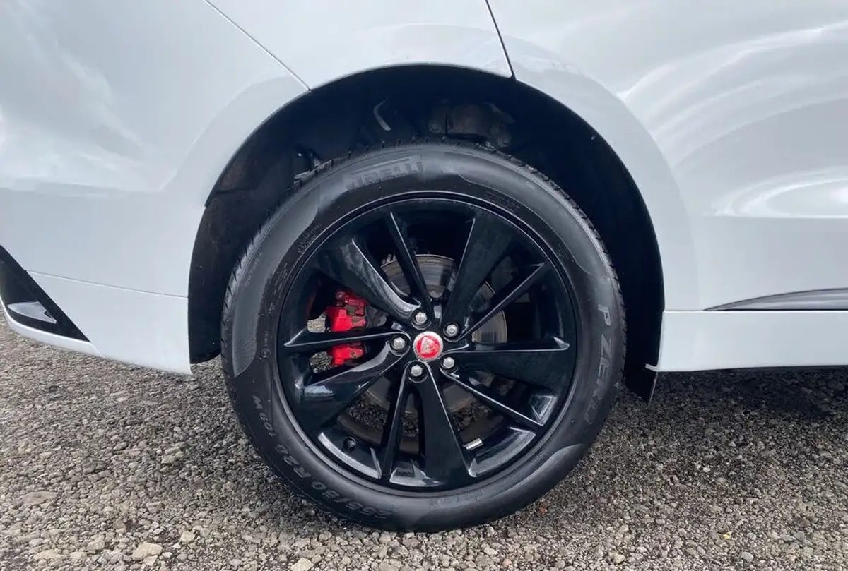 2022-jaguar-f-pace-20-d200-r-dynamic-black-big-47