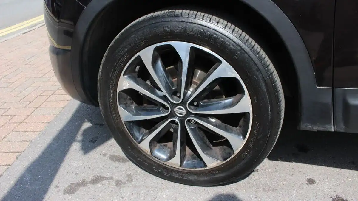 2013-nissan-qashqai-16-360-cvt-big-19