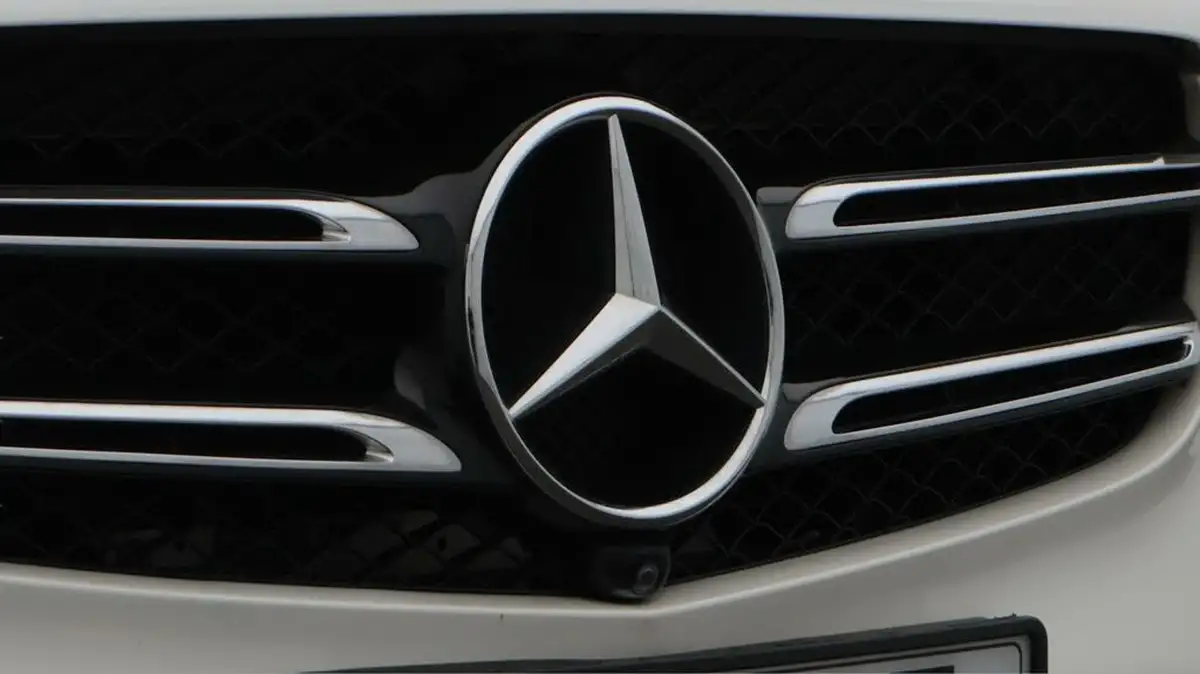 2019-mercedes-benz-glc-class-20-glc250-amg-line-premium-plusss-station-wagon-5d-big-24