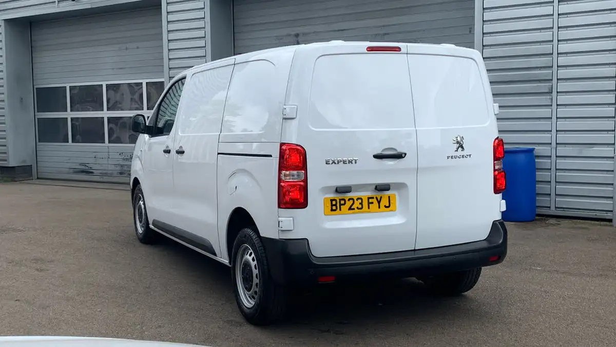 2023-peugeot-expert-15-bluehdi-professional-premium-standard-1000-big-4