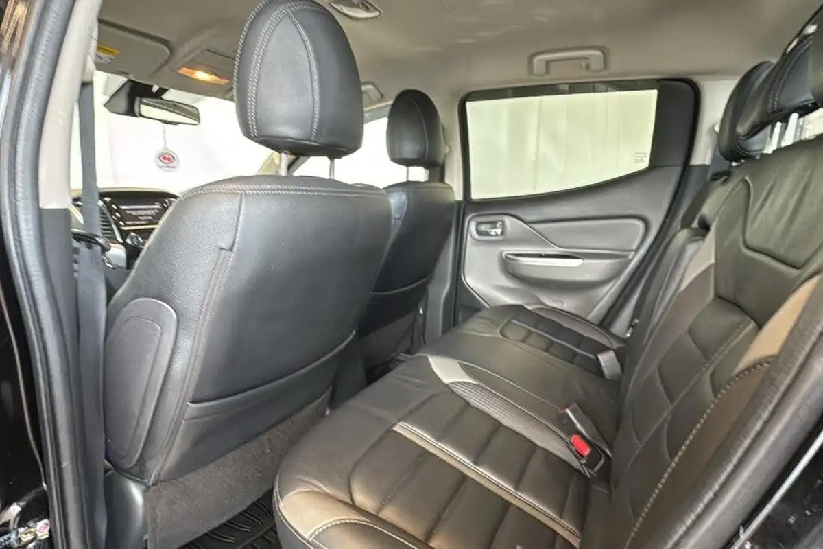 2019-mitsubishi-l200-24di-d-barbarian-eu6-big-16