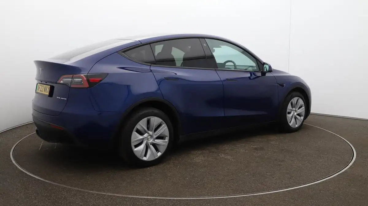 2022-tesla-model-y-e-long-range-big-53