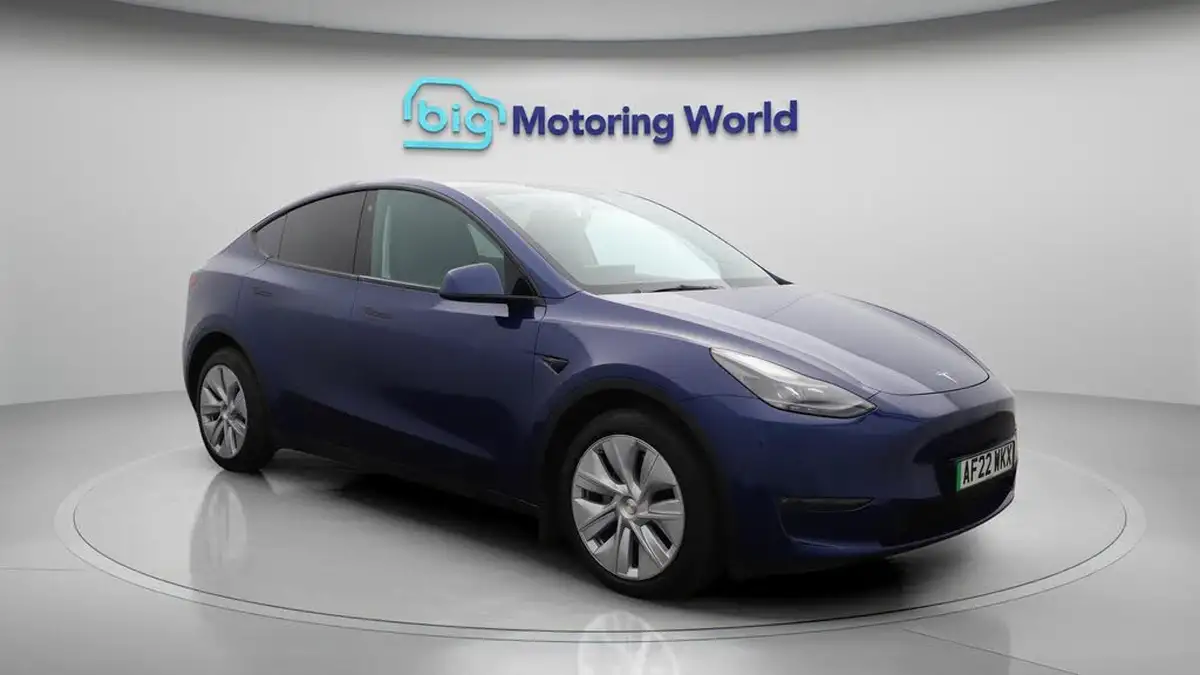 2022-tesla-model-y-e-long-range-big-1