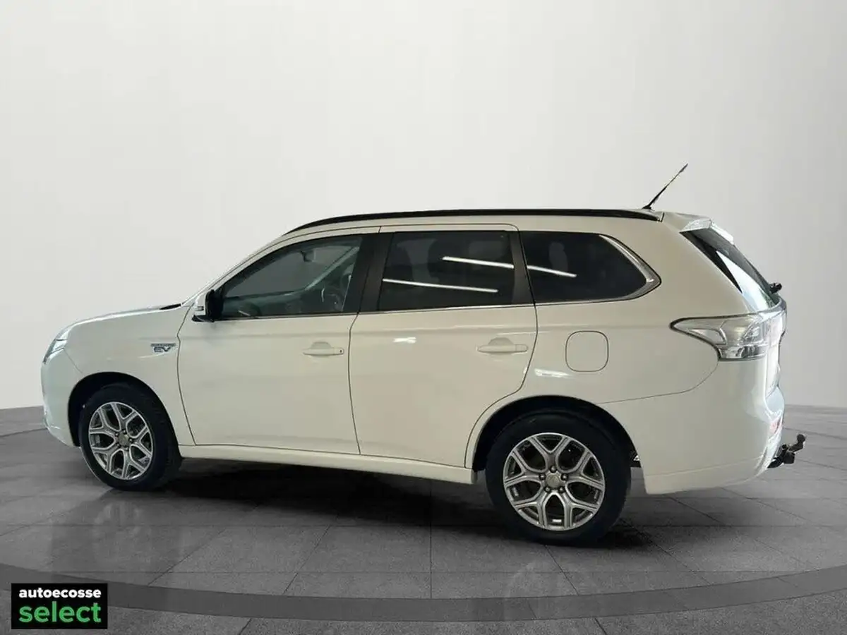 2015-mitsubishi-outlander-20-gx4h-phev-big-21