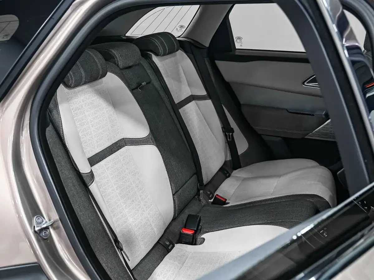 2017-land-rover-range-rover-velar-30-d300-r-dynamic-hse-big-27
