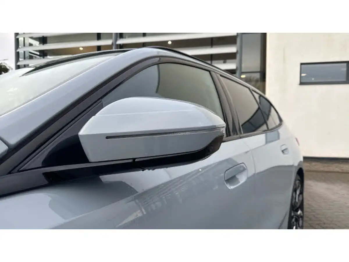 2025-bmw-5-series-20-530e-m-sport-pro-touring-5d-big-30
