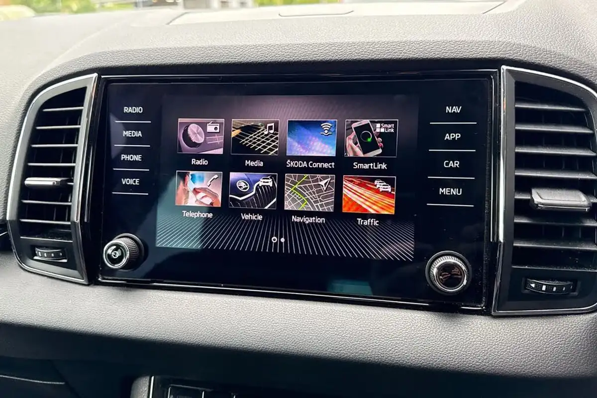 2020-skoda-karoq-15-tsi-se-l-big-43