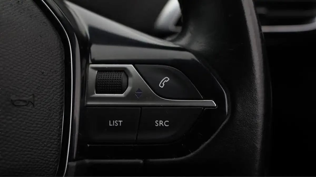 2021-peugeot-5008-suv-15-bluehdi-allure-big-23
