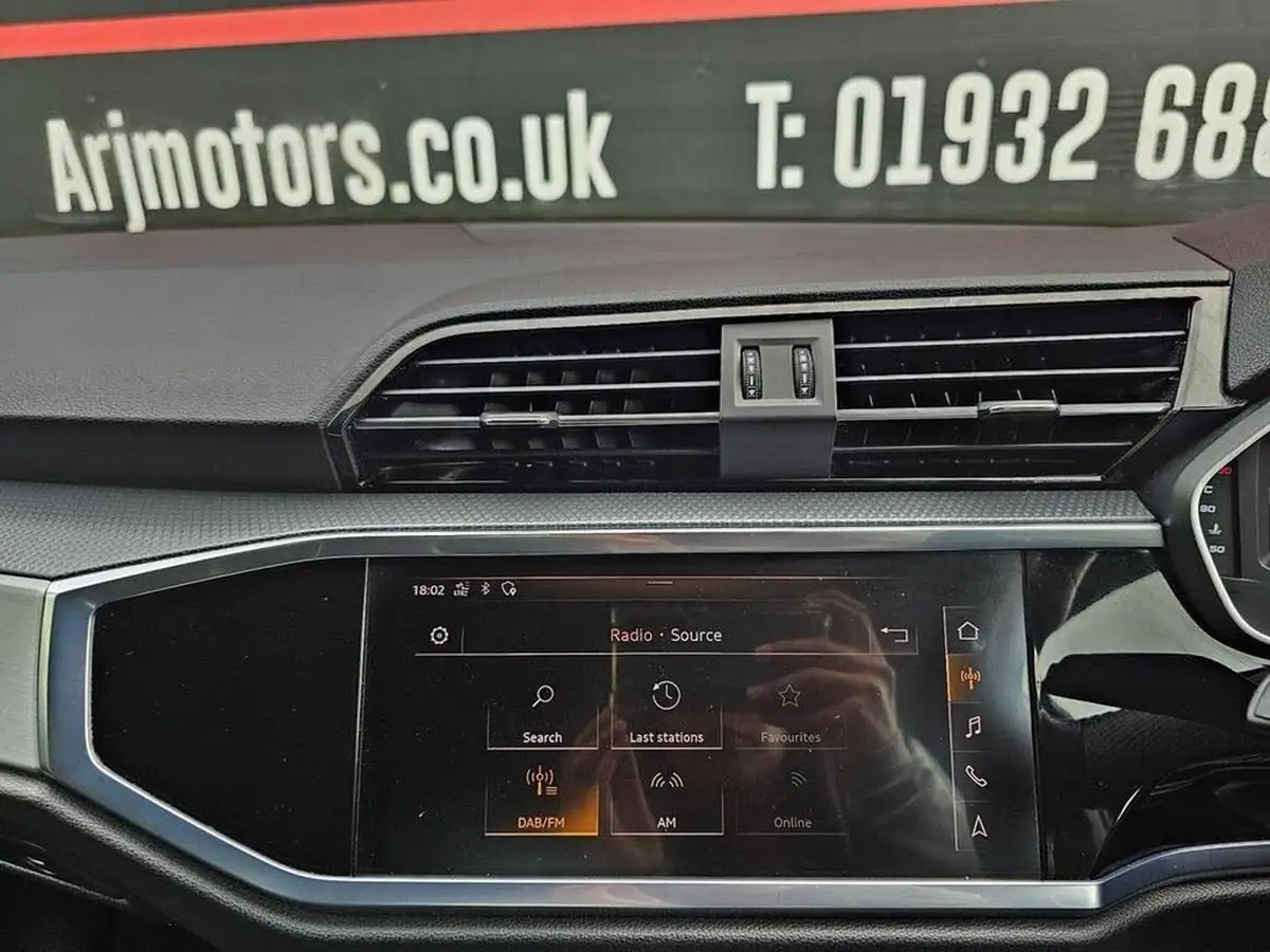 2019-audi-q3-20-40-tfsi-s-line-big-33