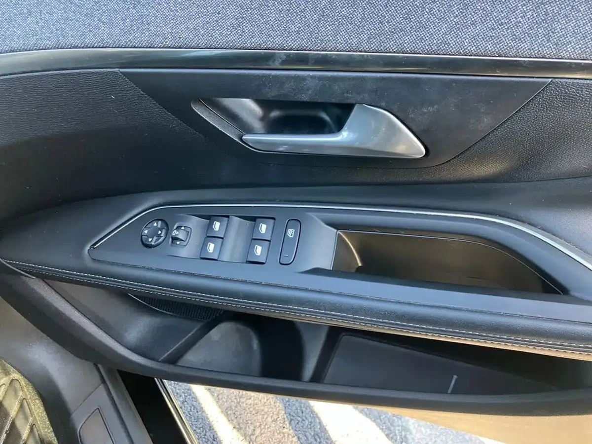 2020-peugeot-5008-suv-12-puretech-allure-big-41