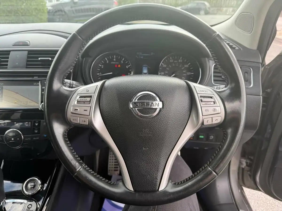 2015-nissan-pulsar-12-tekna-xtronic-big-25