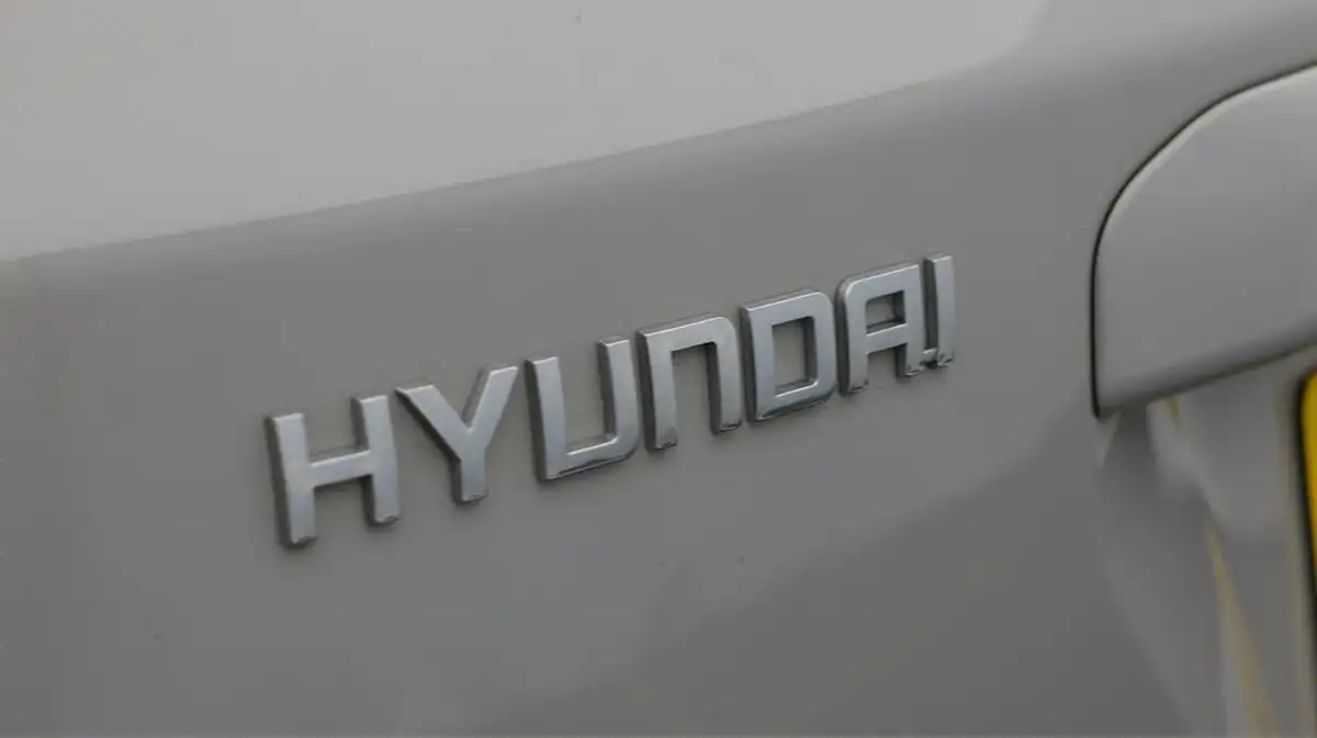 2023-hyundai-kona-16-gdi-premium-big-20