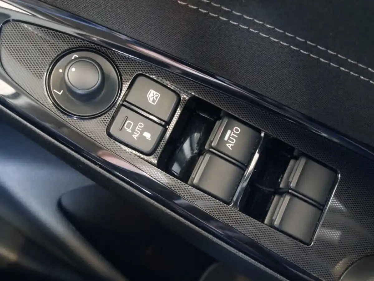 2019-mazda-mazda2-15-sport-nav-auto-big-15