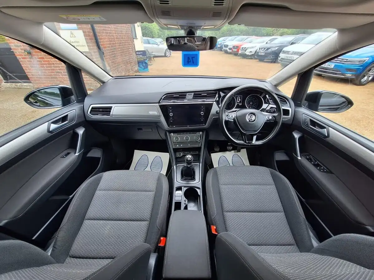 2018-volkswagen-touran-16tdi-se-family-big-16