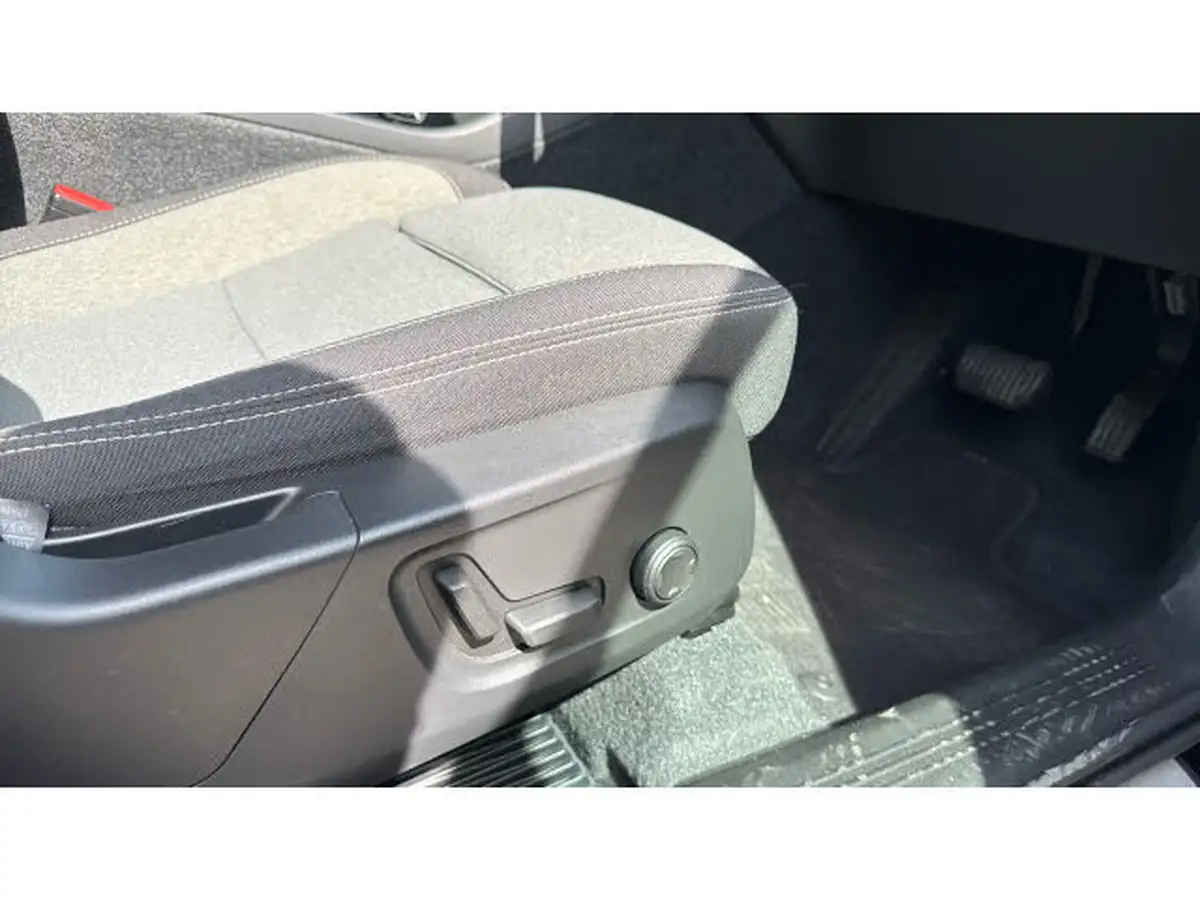 2023-volvo-xc40-20-b3-plus-big-25
