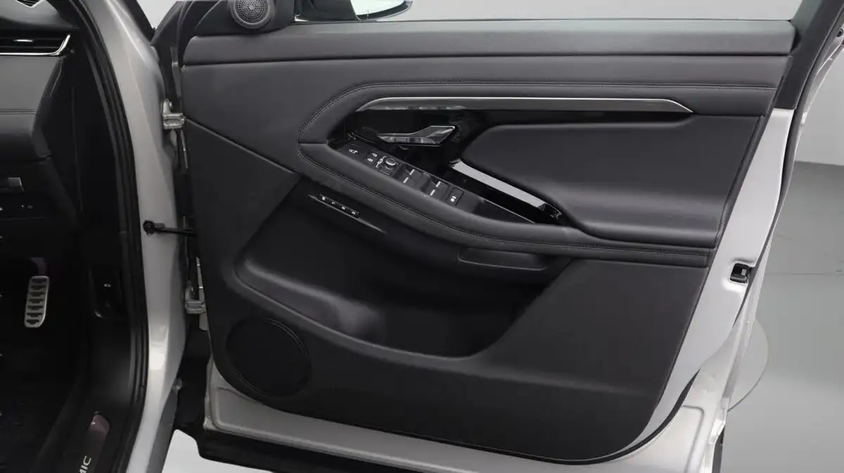 2021-land-rover-range-rover-evoque-15-p300e-r-dynamic-se-big-15