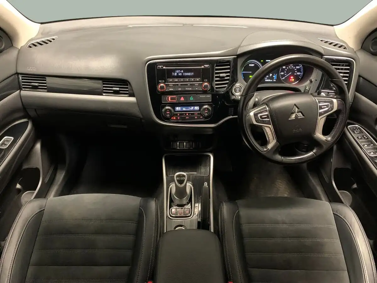 2015-mitsubishi-outlander-20-gx3h-phev-5st-big-4