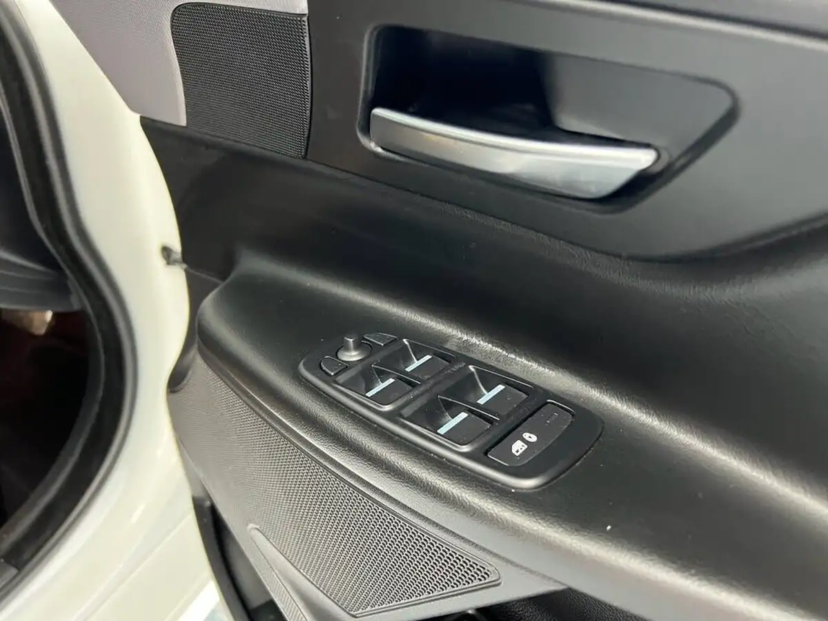 2019-jaguar-xe-20i-r-sport-200ps-big-24