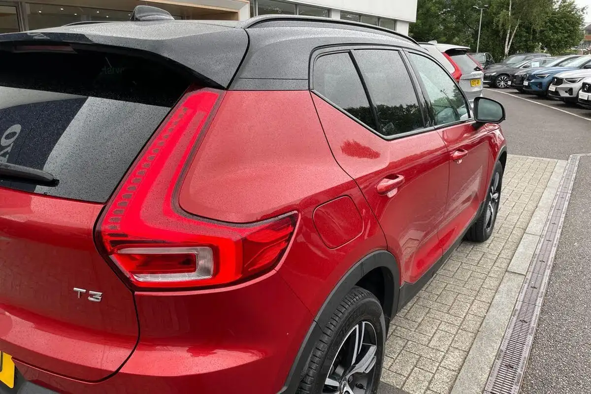 2021-volvo-xc40-15-t3-r-design-161bhp-big-13