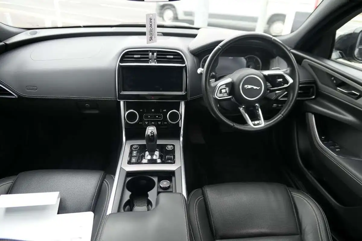 2020-jaguar-xe-20d-r-dynamic-s-big-8