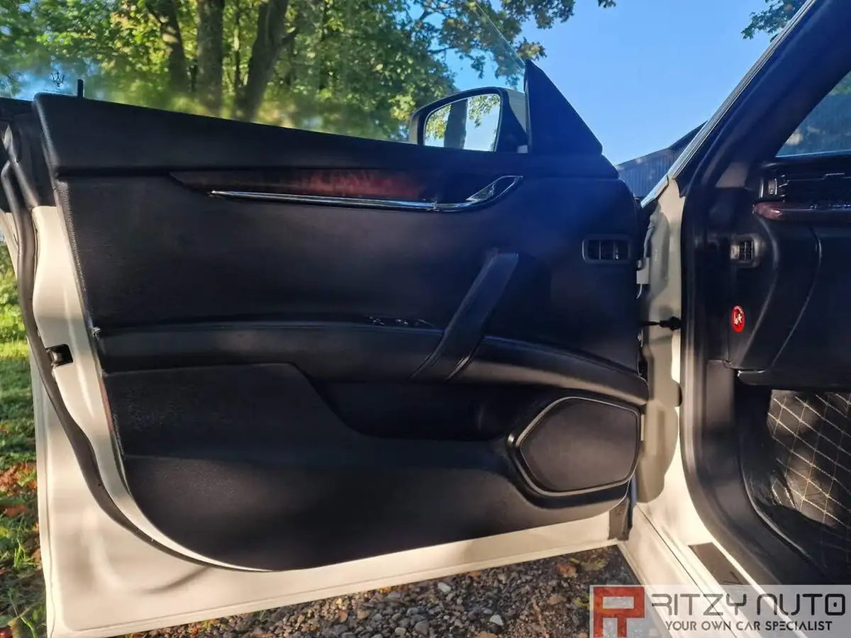 2016-maserati-quattroporte-30td-big-35